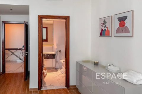 Apartment in Business Bay, Dubai 2 bedrooms, 139 sq.m. № 61897 - photo 10