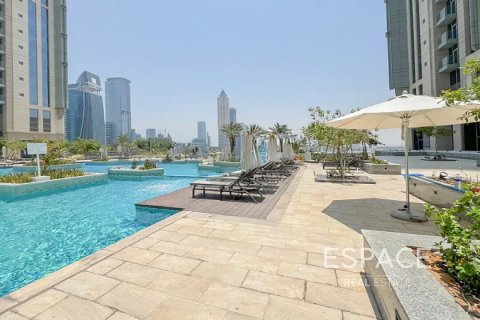 Apartment in Business Bay, Dubai 2 bedrooms, 139 sq.m. № 61897 - photo 1