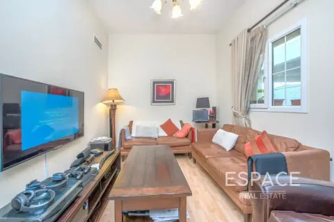 Villa in The Lakes, Dubai 3 bedrooms, 282 sq.m. № 61896 - photo 10