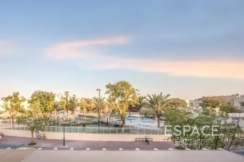 Villa in The Lakes, Dubai 3 bedrooms, 282 sq.m. № 61896 - photo 2