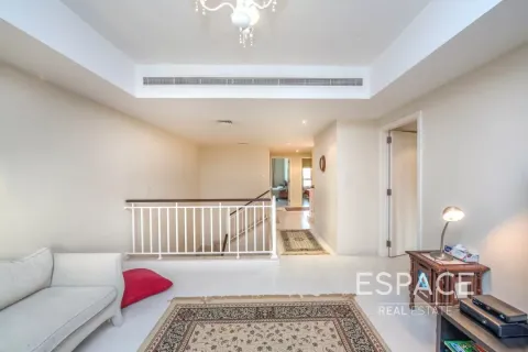 Villa in The Lakes, Dubai 3 bedrooms, 282 sq.m. № 61896 - photo 9