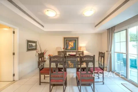 Villa in The Lakes, Dubai 3 bedrooms, 282 sq.m. № 61896 - photo 6