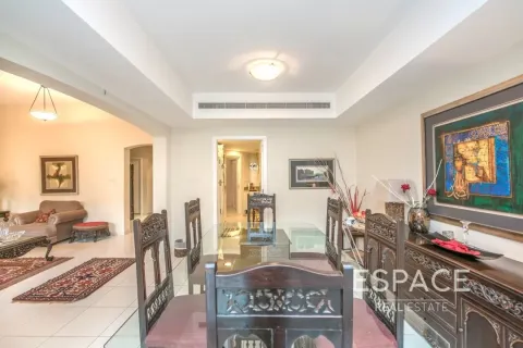Villa in The Lakes, Dubai 3 bedrooms, 282 sq.m. № 61896 - photo 7
