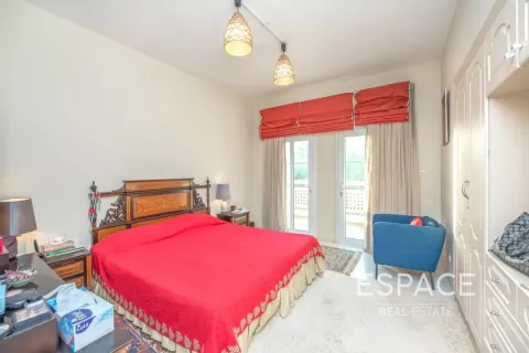 Villa in The Lakes, Dubai 3 bedrooms, 282 sq.m. № 61896 - photo 12