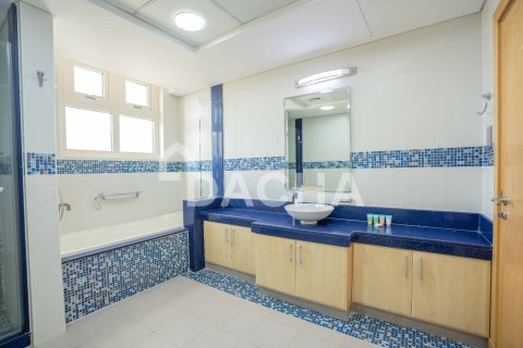 Apartment in Shoreline Apartments, Palm Jumeirah, Dubai 4 bedrooms, 450 sq.m. № 105011 - photo 2