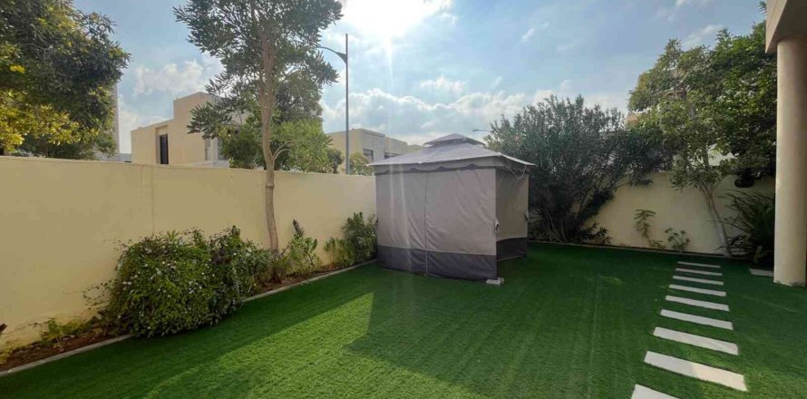 Adosado en Dubai, 3 dormitorios, 284 m², № 97084