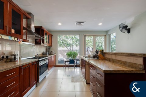 Villa in Arabian Ranches, Dubai 5 bedrooms, 450 sq.m. № 74727 - photo 3