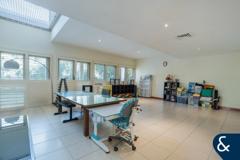 Villa in Arabian Ranches, Dubai 5 bedrooms, 450 sq.m. № 74727 - photo 4