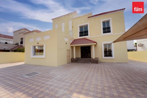 Villa en Dubai, 6 dormitorios, 801.5 m², № 43178 - foto 1
