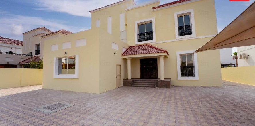 Villa en Dubai, 6 dormitorios, 801.5 m², № 43178