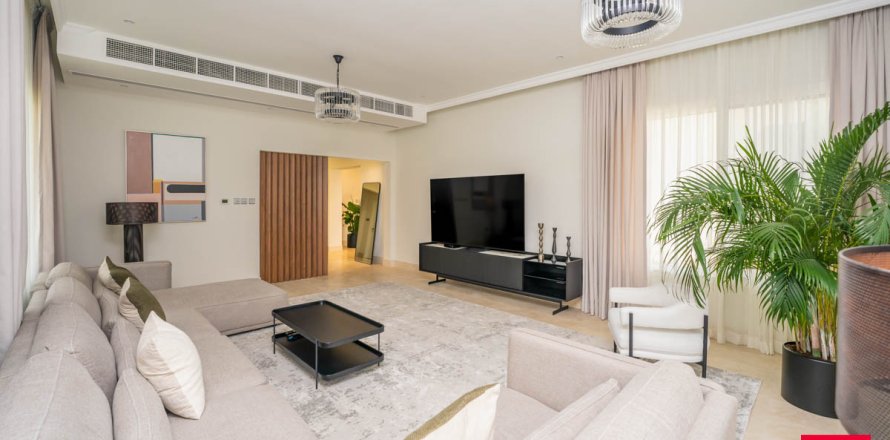 Вилла в Дубае, 7 спален, 1090м², № 3767