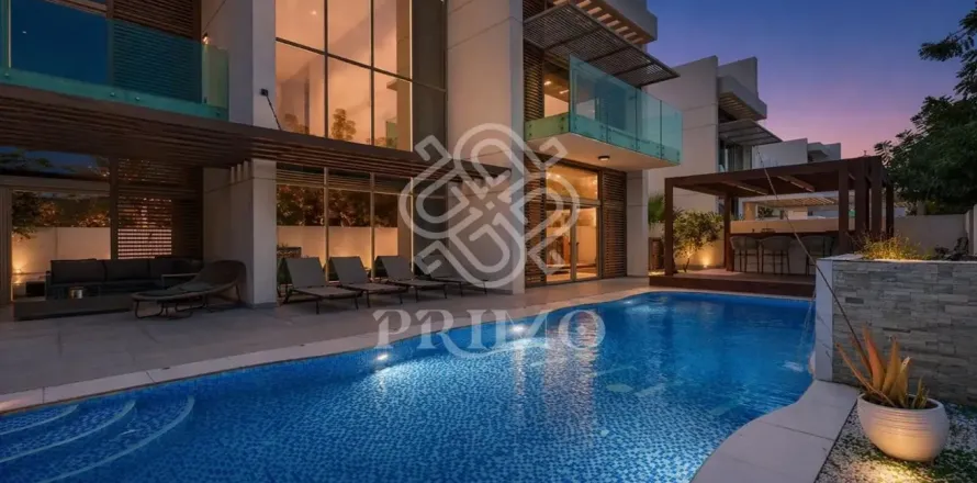 Вилла в Джумейра Вилладж Серкл, Дубай, 5 спален, 783м², № 113094