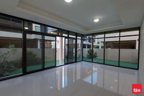 Таунхаус в Дубае, 3 спальни, 253м², № 113115