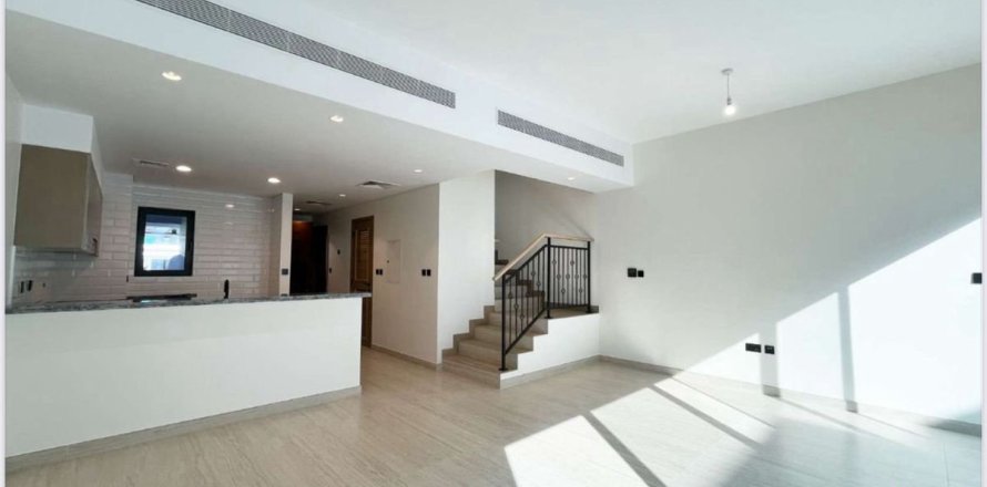 Maison de ville à Dubai, 5 chambres, 144 m², № 60368