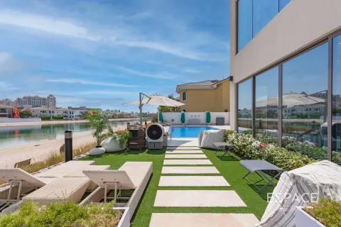 Купить виллу в Пальме Джумейре, Дубай: 5 спален, 650м², № 61491 - фото 1