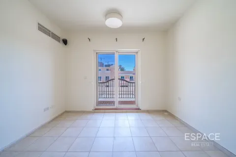 Adosado en Victory Heights, Dubai Sports City, Dubai, 4 dormitorios, 311 m², № 61488 - foto 7