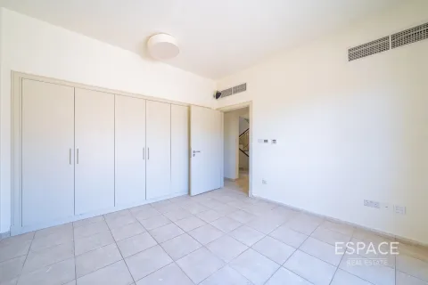 Adosado en Victory Heights, Dubai Sports City, Dubai, 4 dormitorios, 311 m², № 61488 - foto 8