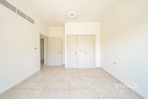 Adosado en Victory Heights, Dubai Sports City, Dubai, 4 dormitorios, 311 m², № 61488 - foto 11