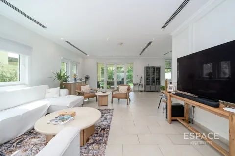 Villa en Regional, Jumeirah Park, Dubai, 3 dormitorios, 328 m², № 61486 - foto 2