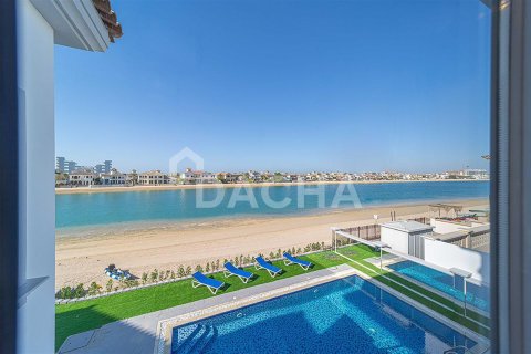Villa en Palm Jumeirah, Dubai, 6 dormitorios, 1207.7 m², № 6808 - foto 1