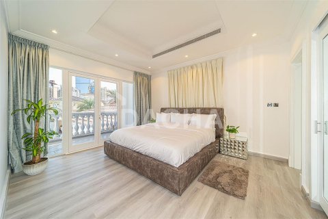 Villa en Palm Jumeirah, Dubai, 6 dormitorios, 1207.7 m², № 6808 - foto 15