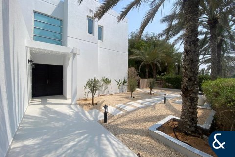 Купить виллу в Арабиан Ранчес, Дубай: 5 спален, 998м², № 78946 - фото 2