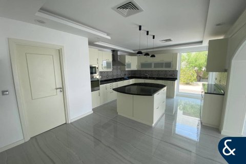 Купить виллу в Арабиан Ранчес, Дубай: 5 спален, 998м², № 78946 - фото 8