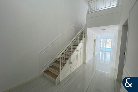 Купить виллу в Арабиан Ранчес, Дубай: 5 спален, 998м², № 78946 - фото 3