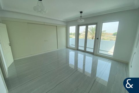 Купить виллу в Арабиан Ранчес, Дубай: 5 спален, 998м², № 78946 - фото 17