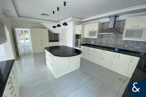 Купить виллу в Арабиан Ранчес, Дубай: 5 спален, 998м², № 78946 - фото 9