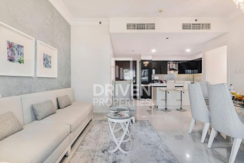Apartment in Downtown Dubai (Downtown Burj Dubai), Dubai 3 bedrooms, 141 sq.m. № 65862 - photo 2