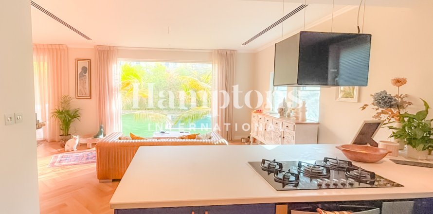 Villa in Jumeirah Park Homes, Jumeirah Park, Dubai 3 bedrooms, 510.037 sq.m. № 110472