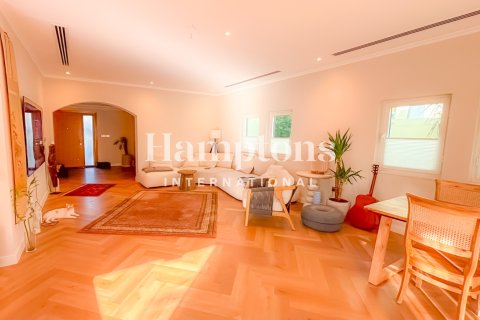 Villa in Jumeirah Park Homes, Jumeirah Park, Dubai 3 bedrooms, 510.03747000 sq.m. № 110472 - photo 3