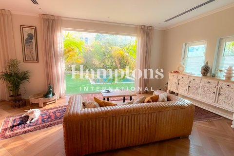 Villa in Jumeirah Park Homes, Jumeirah Park, Dubai 3 bedrooms, 510.03747000 sq.m. № 110472 - photo 4