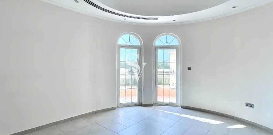 Villa in Jumeirah Park, Dubai 5 bedrooms, 800 sq.m. № 99280