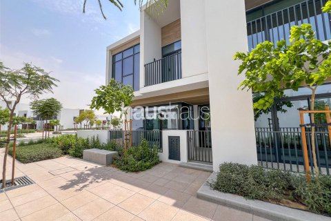 Villa in Arabian Ranches 3, Dubai 4 bedrooms, 268 sq.m. № 43390 - photo 1