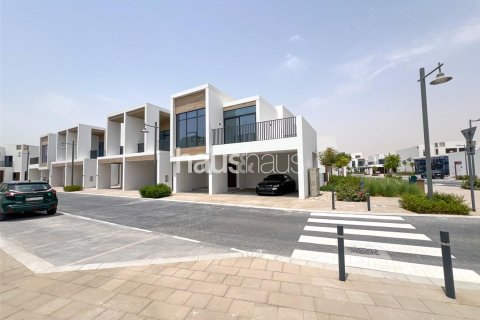 Villa in Arabian Ranches 3, Dubai 4 bedrooms, 268 sq.m. № 43390 - photo 2