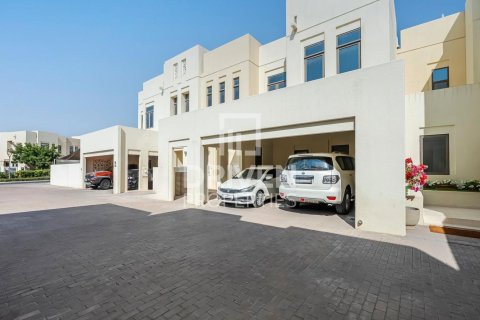 Купить виллу в Mira Oasis, Рим, Дубай: 3 спальни, 180м², № 87355 - фото 15