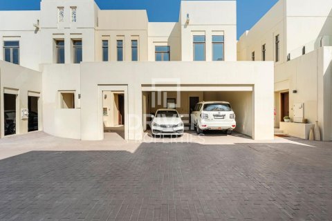 Купить виллу в Mira Oasis, Рим, Дубай: 3 спальни, 180м², № 87355 - фото 2