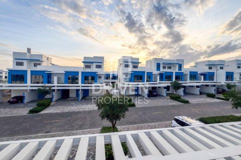 Townhouse in Damac Lagoons, Dubai 4 bedrooms, 144 sq.m. № 128410 - photo 16