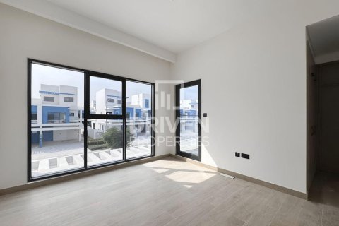 Townhouse in Damac Lagoons, Dubai 4 bedrooms, 144 sq.m. № 128410 - photo 11