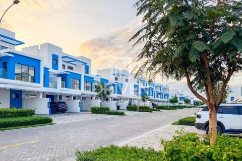 Townhouse in Damac Lagoons, Dubai 4 bedrooms, 144 sq.m. № 128410 - photo 20