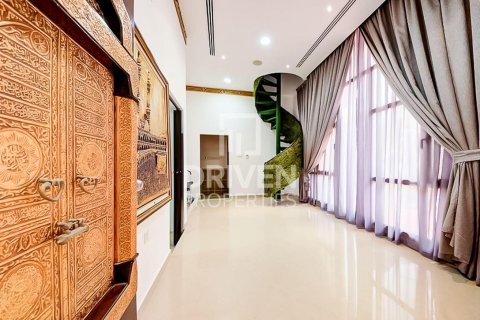 Villa in Sector E, Emirates Hills, Dubai 1723.72 sq.m. № 128396 - photo 2