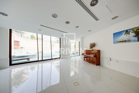 Villa in Sector E, Emirates Hills, Dubai 1723.72 sq.m. № 128396 - photo 10