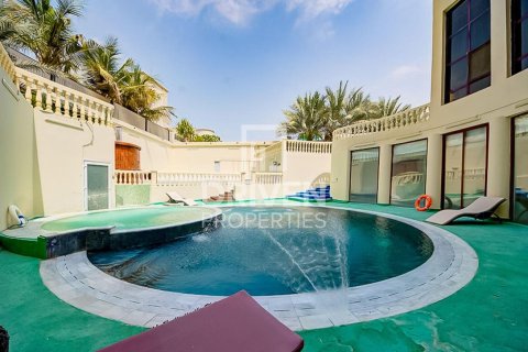 Villa in Sector E, Emirates Hills, Dubai 1723.72 sq.m. № 128396 - photo 12