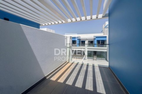 Adosado en Damac Lagoons, Dubai, 3 dormitorios, 144 m², № 128408 - foto 2