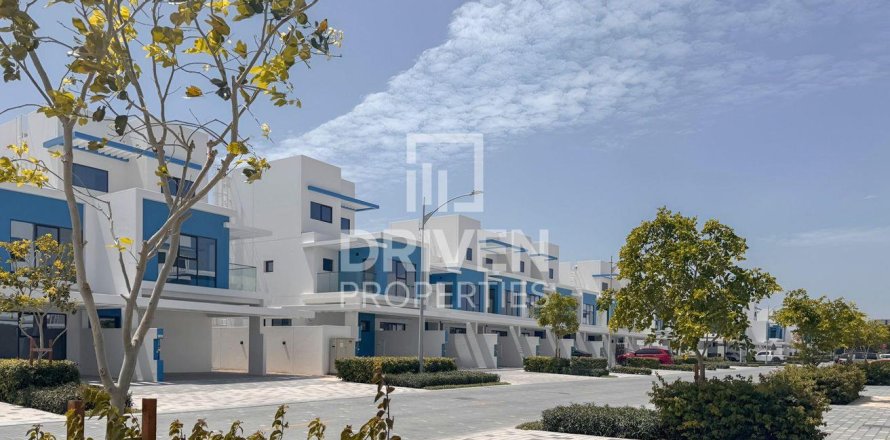 Adosado en Damac Lagoons, Dubai, 3 dormitorios, 144 m², № 128408