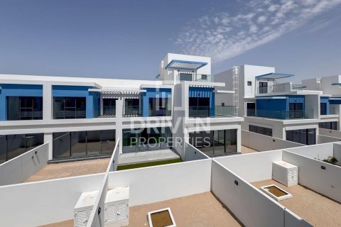 Adosado en Damac Lagoons, Dubai, 3 dormitorios, 144 m², № 128408 - foto 3