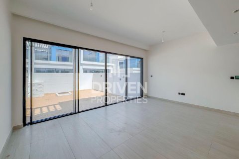 Adosado en Damac Lagoons, Dubai, 3 dormitorios, 144 m², № 128408 - foto 4