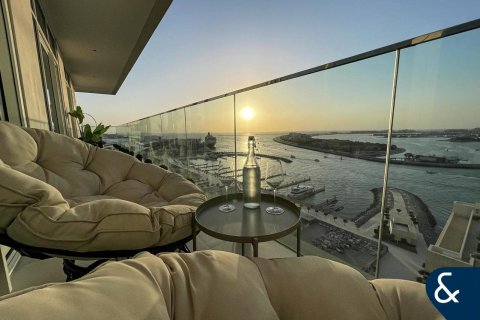 Снять в аренду квартиру в EMAAR Beachfront, Dubai Harbour, Дубай: 2 спальни, 130м², № 98873 - фото 2